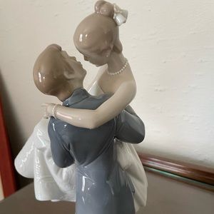 LLADRÓ The Happiest Day Couple Figurine Type 356. Porcelain Bride and Groom